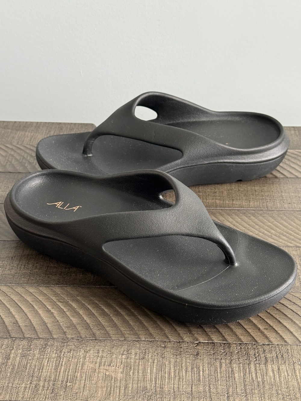 CALIA Molded Thong Flip-Flops Women’s Size 11